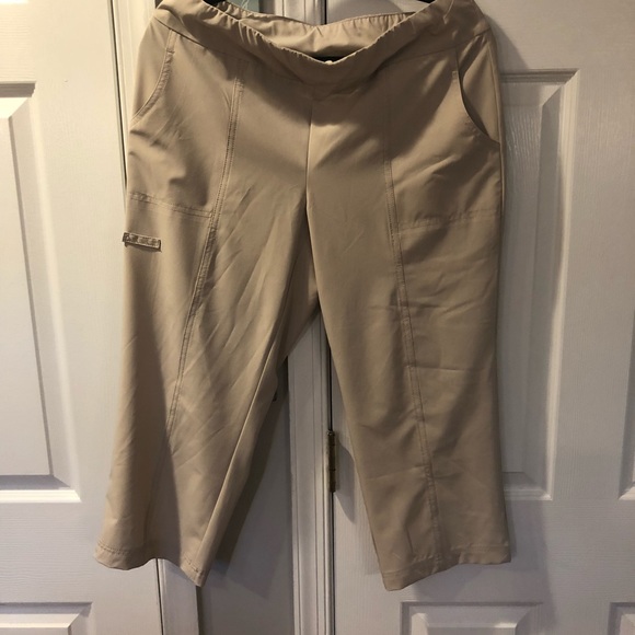 Chico's Pants - Capri Pants Weekends by Chico’s Khaki Crop Bottom Sz 0.5 (4-6) Like New